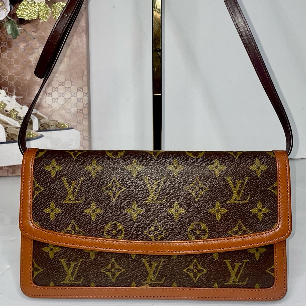 LOUIS VUITTON Monogram Dame Clutch/Crossbody
